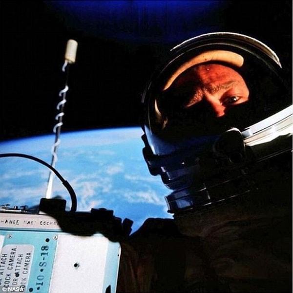 19. Uzayda ilk selfie Buzz Aldrin'den, 1966.
