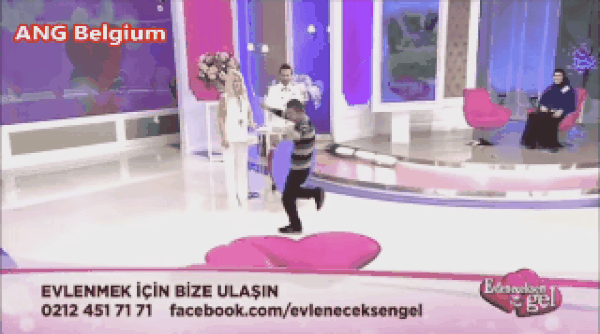 16. Seke seke oynayıp gelin adayının aklını başından alan minnak enişte.
