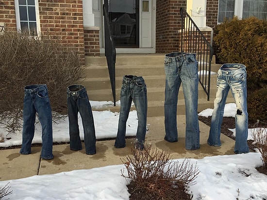 Даже призраки носят штаны в такой холод!