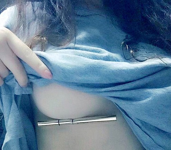 А тем временем в соцсетях появляются новые утверждения типа "Это новый стандарт для настоящих девушек" или "На такое способны только настоящие женщины"!