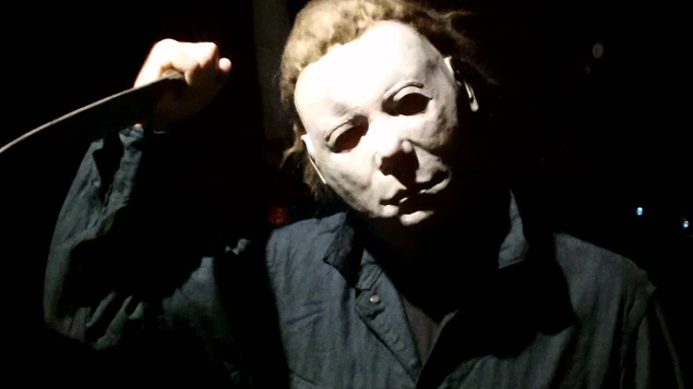"Halloween" seriyasındakı Michael Myers, ağ rəngə boyanmış bir "Captain Kirk" maskasını taxırdı.