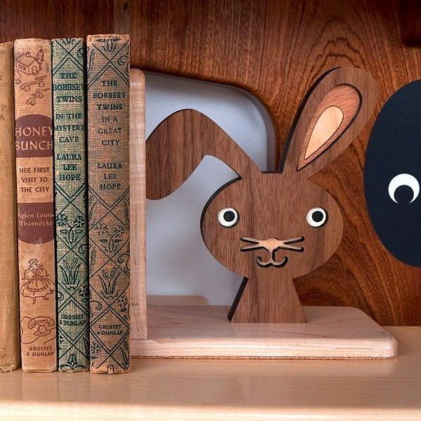 2. Sevimli tavşan, kitaplarınızı düzenli tutmanıza yardımcı olacak