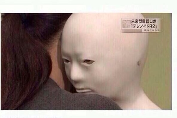 12. Когда вы только что поссорились, а мама просит вас помириться и обняться: