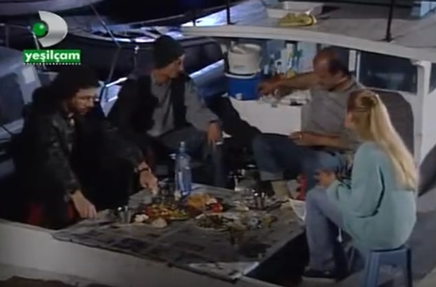 Emekçi garibanlarla takılan şımarık reklamcı Uygar