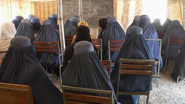 Kadın öğrenim gördüğü üniversite ve okullar Taliban militanlarınca hedef alınıyor...
