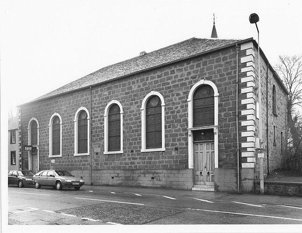 3. 1993'te çekilmiş bir resimde dönüşümden önceki haliyle Grey Friars Kilisesi
