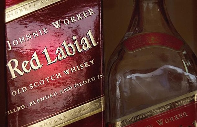 15. Johnnie WORKER - Red labial
