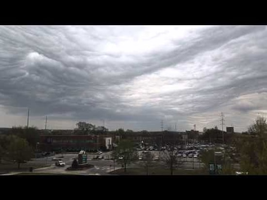 Gökyüzü Olmuş Sanki Bir Yeryüzü: Tuhaf Bulutların Timelapse Görüntüsü