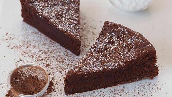 7. Çikolatalı kekin en güzel yanı da unsuz bile yapılabiliyor oluşu!