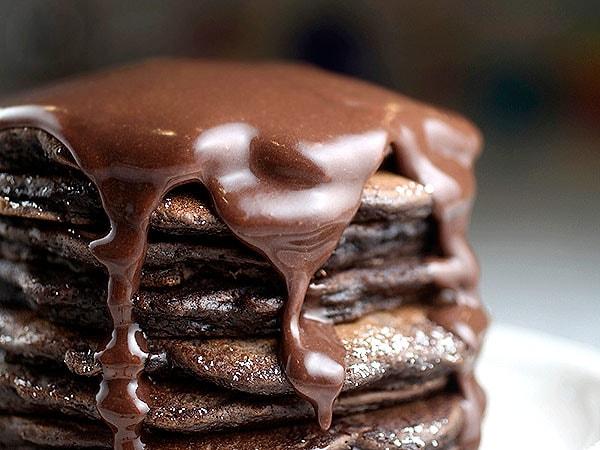 8. Çikolatalı kek hamurunu kahvaltıya davet ederseniz işte böyle oluyor...