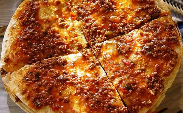 2. Bir erkek olarak kız arkadaşıma hamarat olduğumu göstermek için börek açmak istiyorum bana tarif verir misiniz?