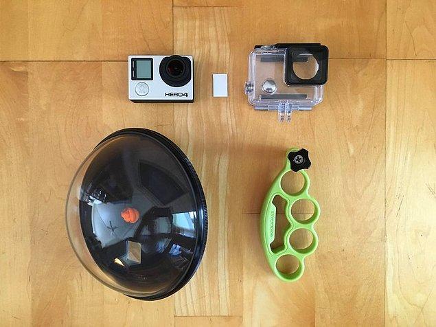 İhtiyacınız olan şeyler: GoPro + Su altı kılıfı ( 200-500 dolar ), GoWorx kamera kubbesi (300 dolar), kamera sapı (20 dolar), buğu karşıtı ek (1 dolar)