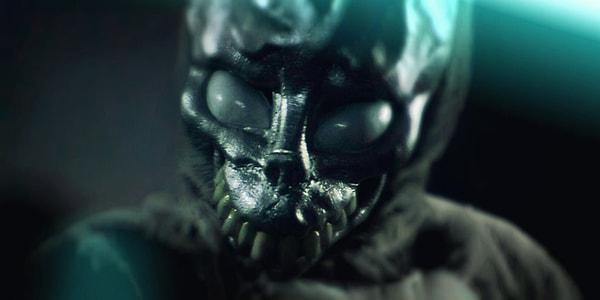 12. Donnie Darko'daki korkutucu tavşan maskesi