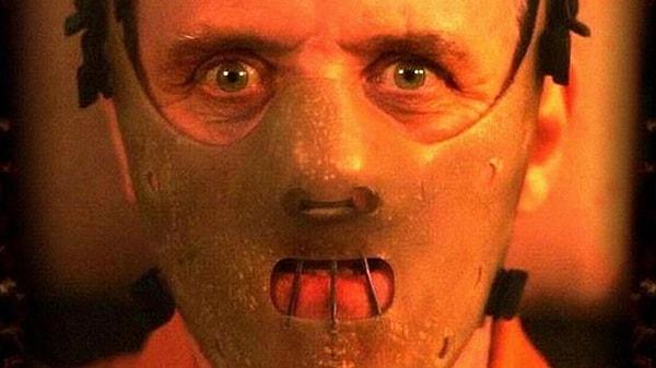7. Kuzuların Sessizliği'nde azılı katil Hannibal Lecter'ın maskesi