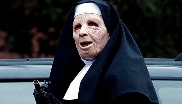 22. Hırsızlar Şehri (The Town, 2010) filminde banka soyguncularının taktığı rahibe maskeleri