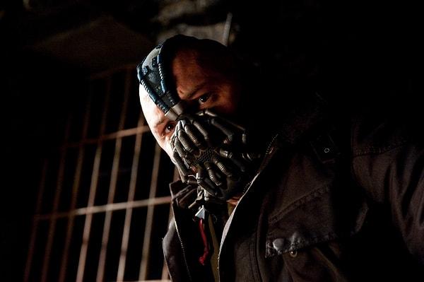 18. Kara Şövalye Yükseliyor filminde Bane karakterinin taktığı maske
