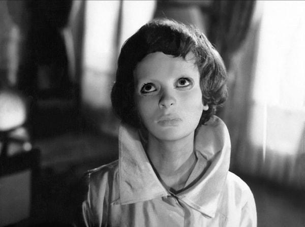 23. Çehresiz Gözler (Eyes Without a Face, 1960) filmindeki bu maske