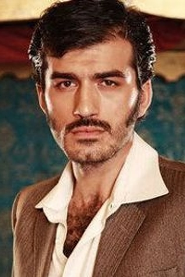 2. Ramiz Dayı'nın gençliğini hakkını vererek oynayan Ufuk Bayraktar.
