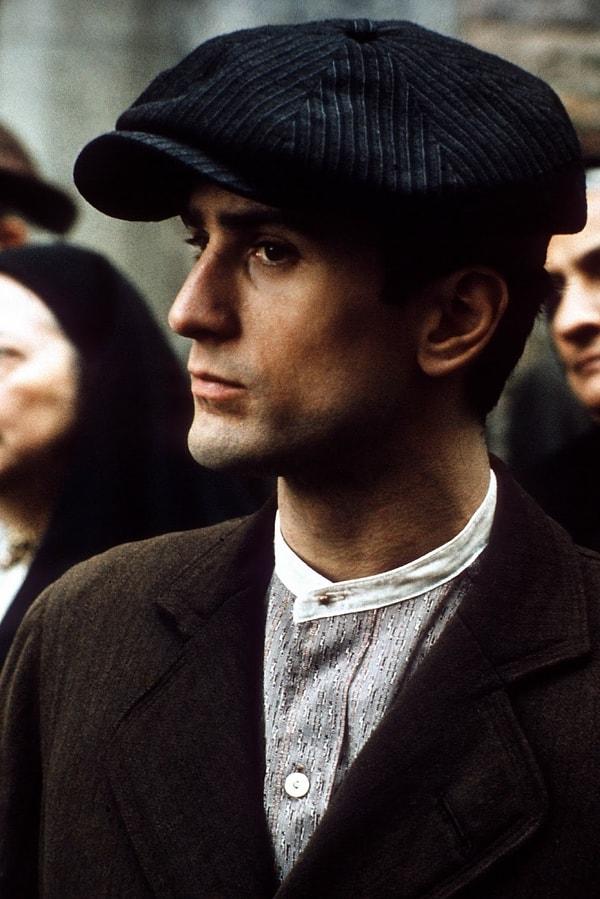 12. Vito Corleone karakteri ile Marlon Brando ve onun gençliğini canlandıran Robert De Niro.