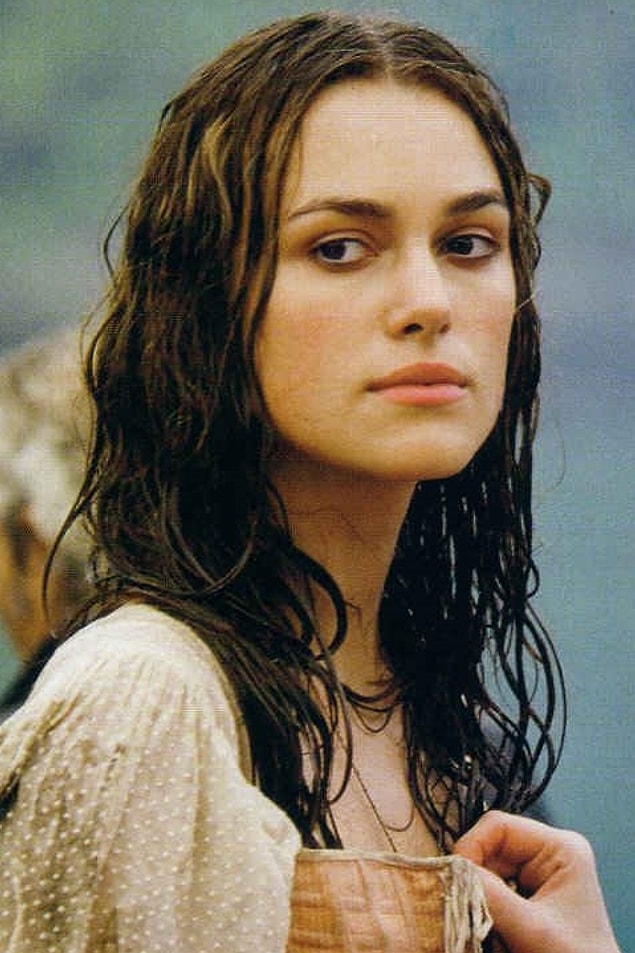 15. Karayip Korsanları serisinin açılış sahnesinde ilk olarak bu küçüğü görmüştük, Elizabeth Swann'ın çocukluk halini canlandırmıştı.