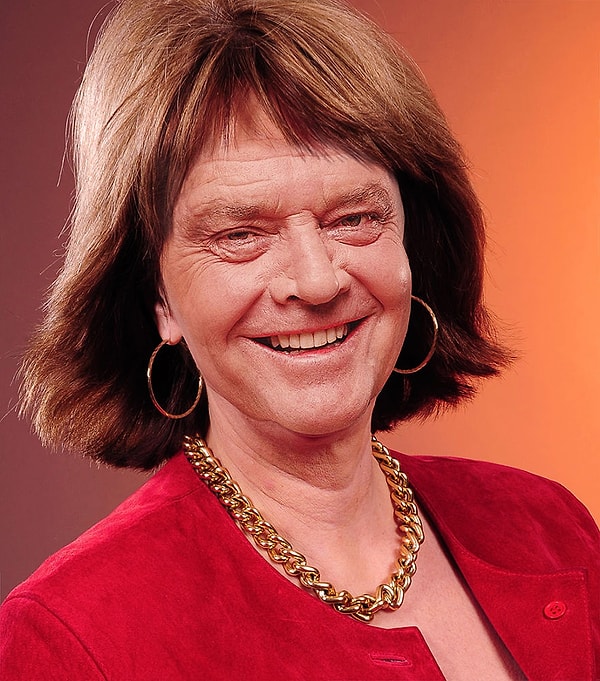 7. Жаклин Николсон.