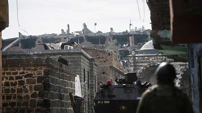 Sur'dan Bir Acı Haber Daha: Dün Ağır Yaralanan Polis Şehit Oldu