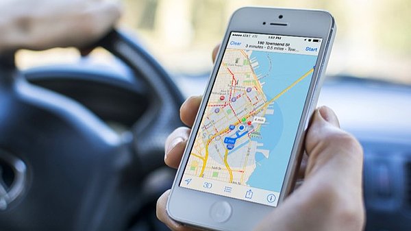 Siri bahsi geçen patenti kullanarak GPS ve yol bilgisi hizmeti sağlıyor