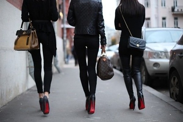 Наряду с бриллиантами лучшими друзьями девушек немедленно стали эти самые "лабутены".