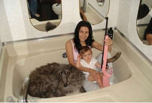 1. Люди с параллельного мира вроде бы похожи на нас...