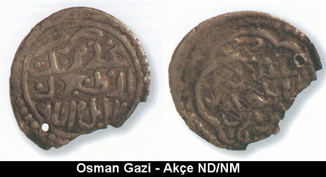 4. İlk Osmanlı gümüş parası olan akçenin 1326'da Orhan Gazi döneminde bastırıldığı kabul edilmişse de, yakın dönemde babası Osman Bey’in bastırdığı bir akçe bulunmuştur.