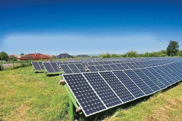 7. Sürdürülebilir, yeşil teknolojilere verdiği önemle bilinen Musk, güneş enerjisi paneli şirketi SolarCity'ye de dev yatırımlar yaptı.
