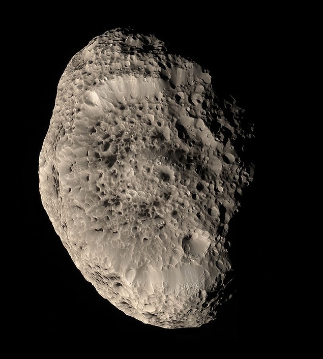 35. Satürn uydusu Hyperion