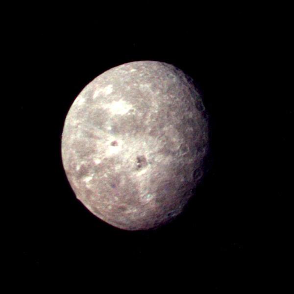 40. Uranüs'ün bir diğer uydusu Oberon