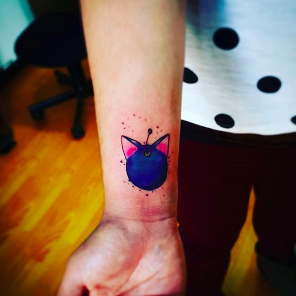 Луна-инопланетянин.