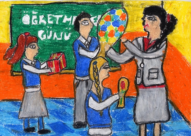9. Ama ÖĞRETMENLER GÜNÜ diye bir şey vardır; çiçekler, çikolatalar...