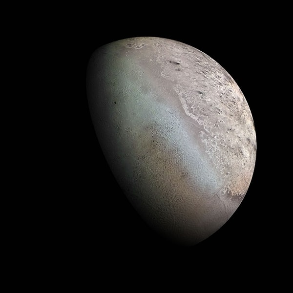 42. Тритон - спутник Нептуна.