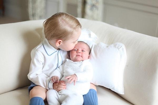 17. Çiftin ikinci çocuğu Charlotte'ın dünyaya gelmesinin ardından Kate Middleton tarafından çekilen fotoğraflar.