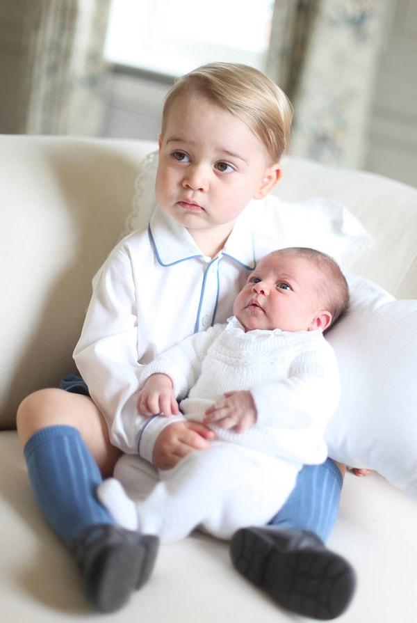 18. Fotoğraflar Charlotte yalnızca birkaç günlükken, Kate Middleton'ın aile evinde çekilmiş.