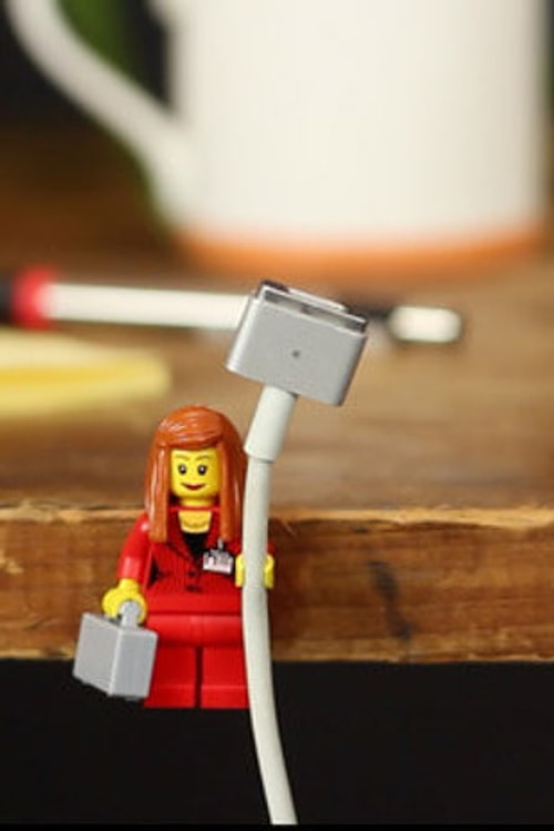 Hadi en basiti ile başlayalım! Minik lego adamları evin en kullanışlı şeyi yapalım!