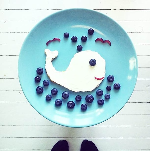 4. Именно с этого момента она начинает экспериментировать с едой и делать интересные композиции на тарелках.