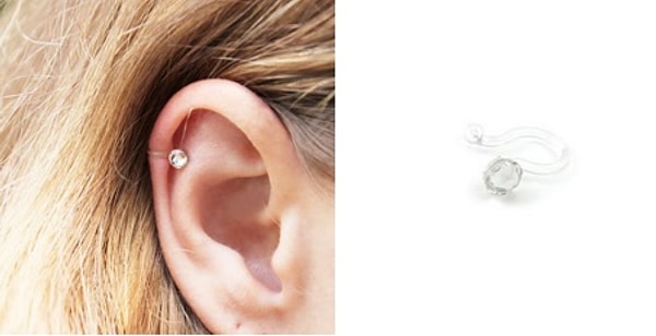 11. Изящная имитация пирсинга хряща уха.