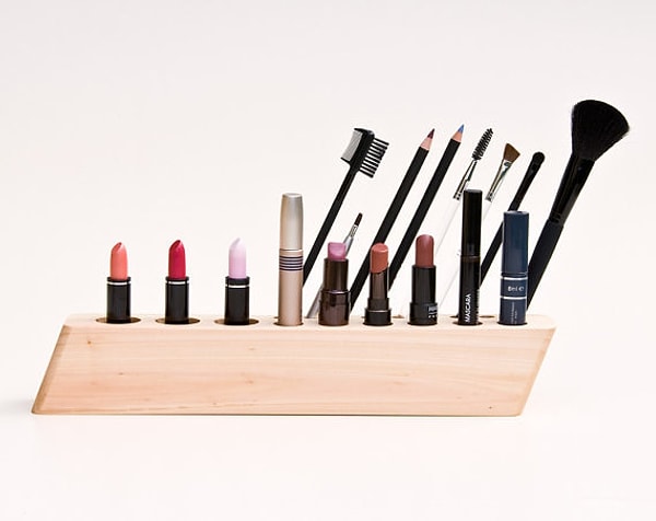 8. Деревянный органайзер в геометрической форме для косметики 💄: