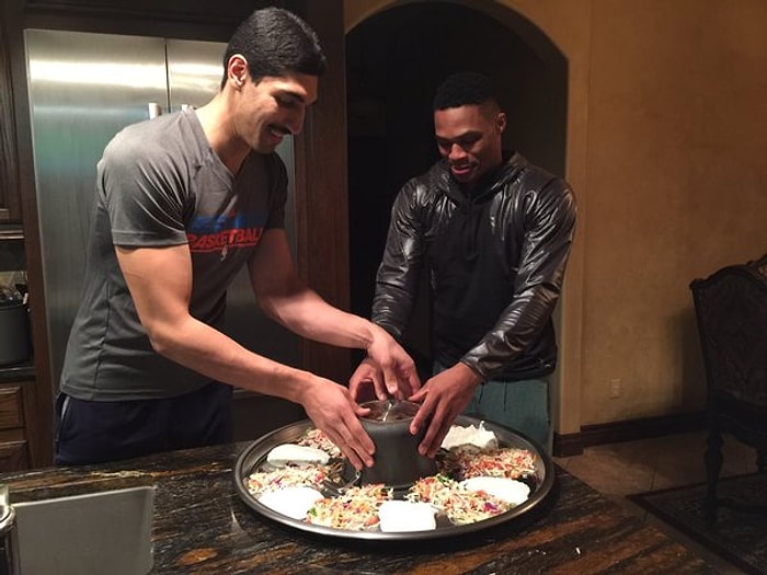 Enes Kanter, Russell Westbrook'a Maklube Yedirdi