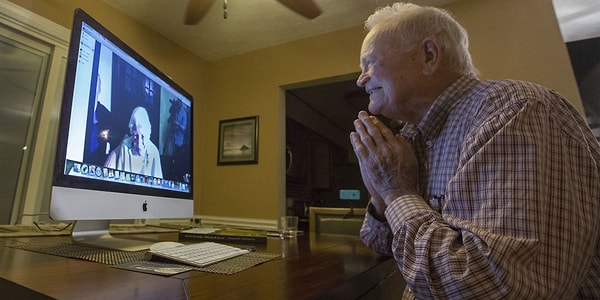 В 1990 году в новостях сообщили об аварии на одном из бортов. Томас был уверен, что любимая находилась именно в этом самолете.