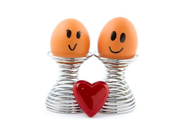 1. Kahvaltıda yumurtaya surat çizip türlü şebeklikler yapabilirsiniz
