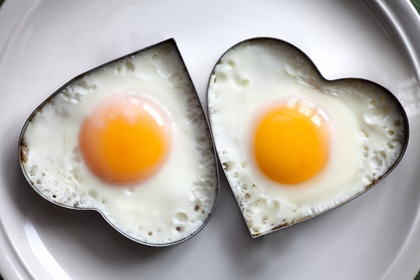2. Kalp şeklinde yumurtalara kim bayılmaz ki?