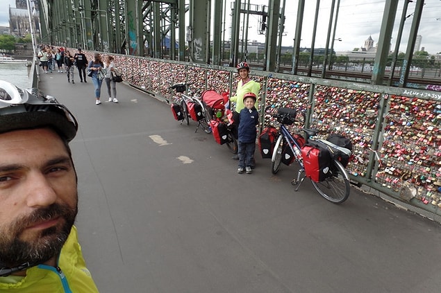 40. Almanya. Köln aşıklar köprüsündeki milyonlarca kilit.