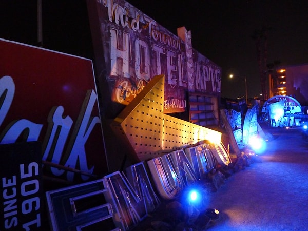 12. Неоновый музей в Лас-Вегасе: