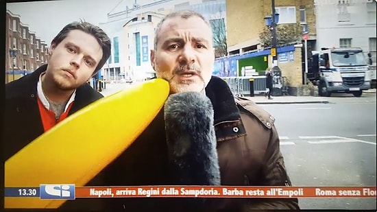 Şişme Muz ile Tacize Uğrayan Muhabir Öfkeden Çılgına Döndü