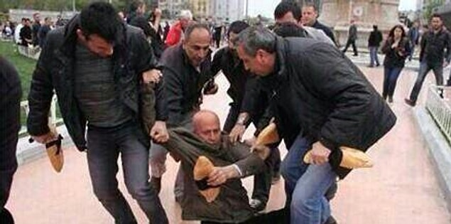 15. "Yaşlı ve Ekmekli"